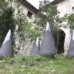 Semi di Jasmine Pignatelli opera del Parco della Scultura di Castelbuono Bevagna Perugia Umbria